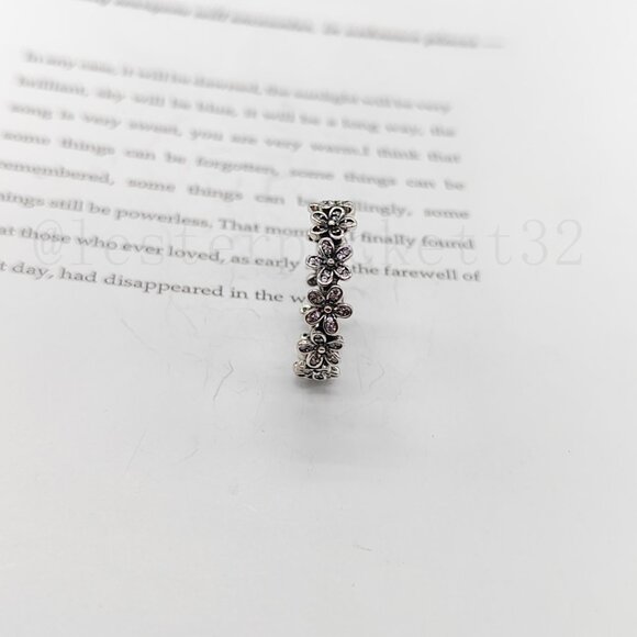 Pandora Daisy Flower Ring - Picture 5 of 6